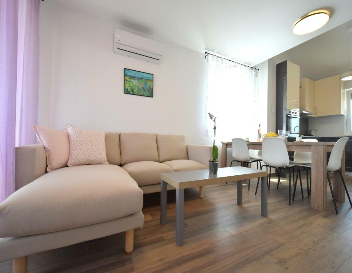 Apartments Medna Čižići エクステリア 写真