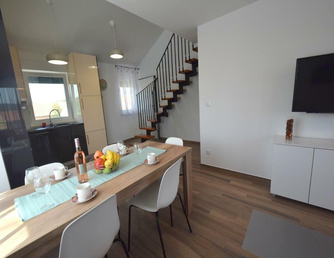 Apartments Medna Čižići エクステリア 写真